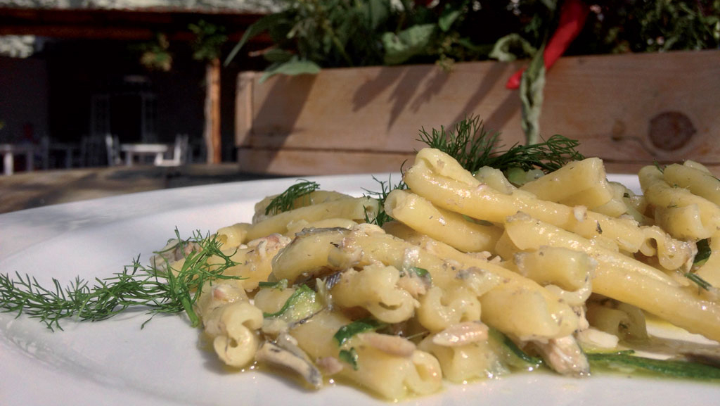 Alici, zucchine, finocchietto selvatico e menta al profumo di limone