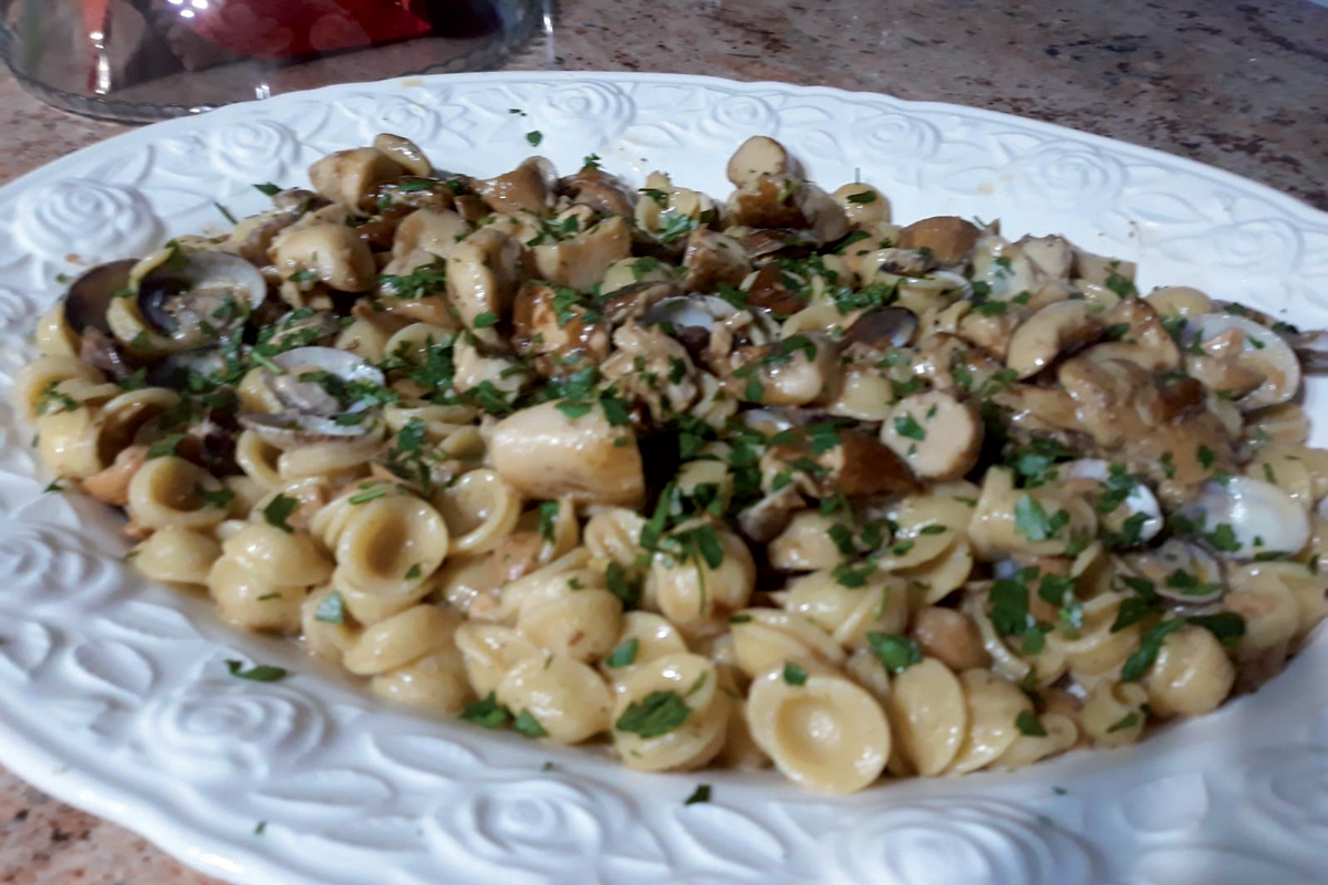 Orecchiette casarecce funghi porcini e vongole