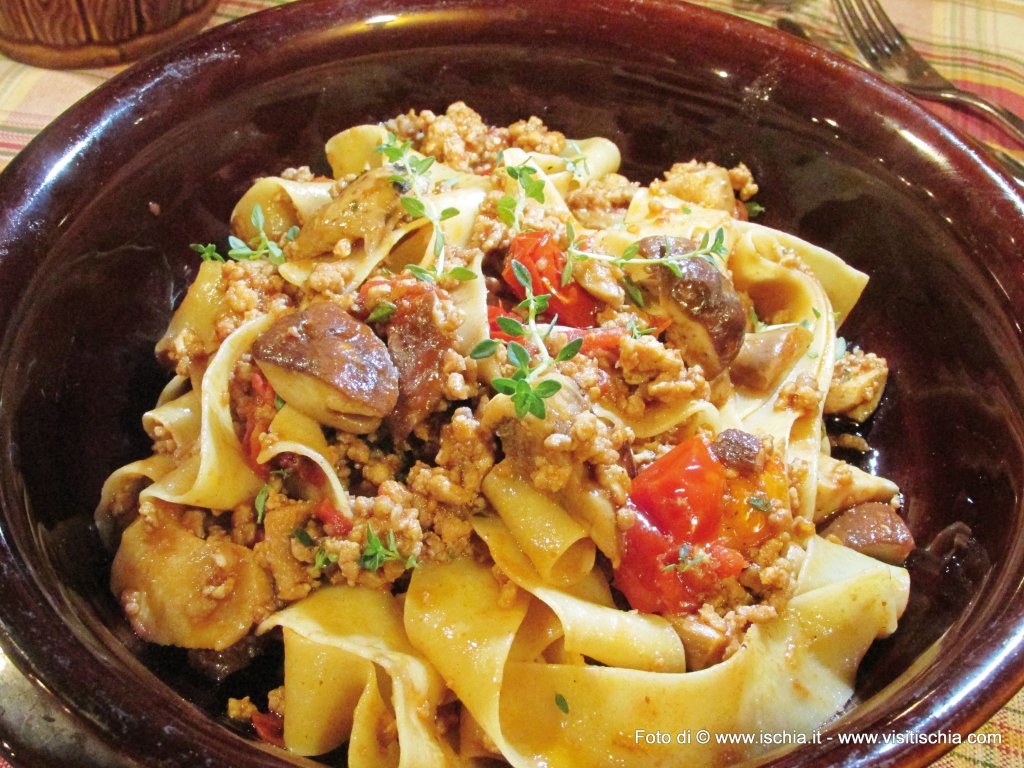 Pappardelle al ragù di coniglio con porcini