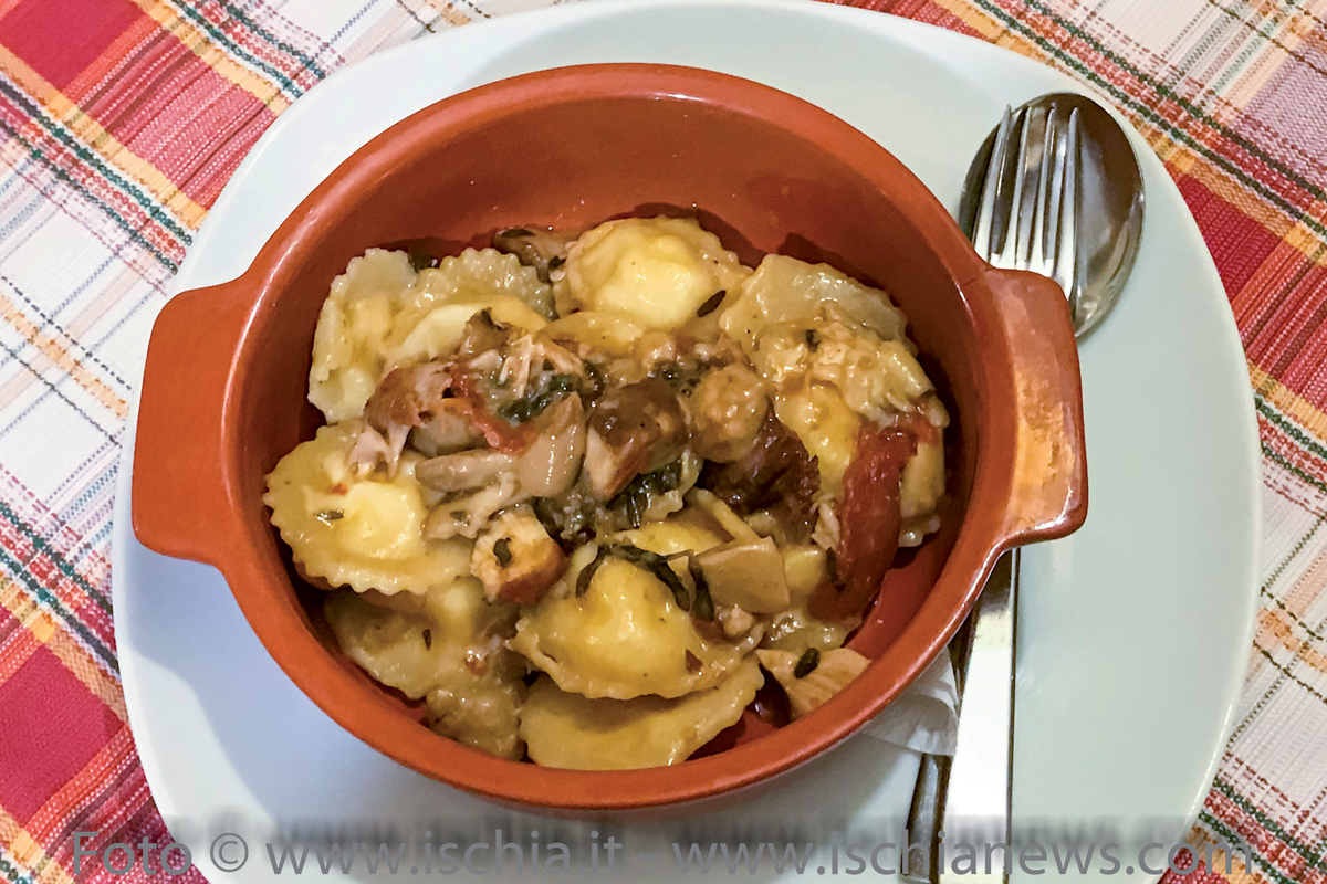 Ravioli al sugo di coniglio e funghi porcini
