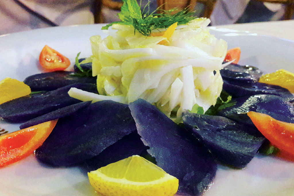 Seppie all'insalata con crudo di finocchi e patate viola