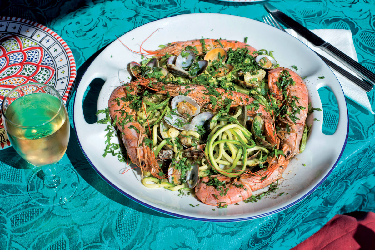 Spaghetti di zucchine con vongole e gamberoni