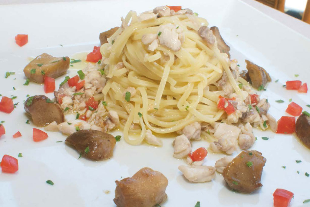 Tagliolini con dadolata di ricciola e Funghi Porcini